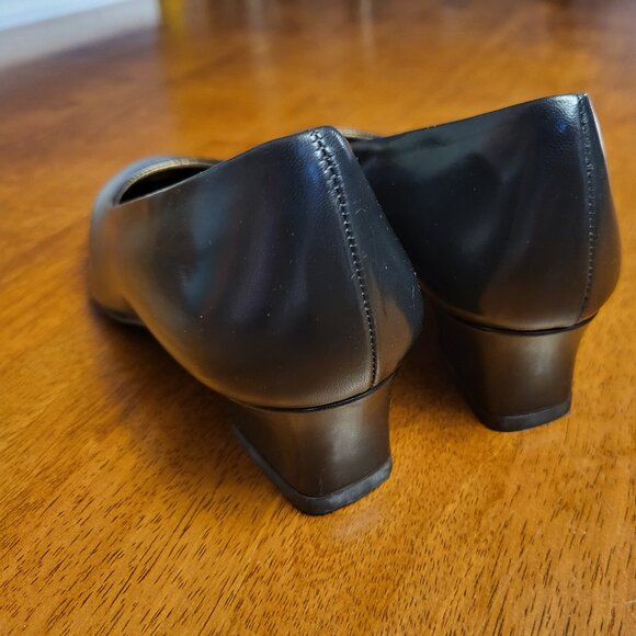 Vintage Hush Puppies ~ Sz 5R ~ Almond Toe Pumps ~ *Excellent Condition - Picture 4 of 10